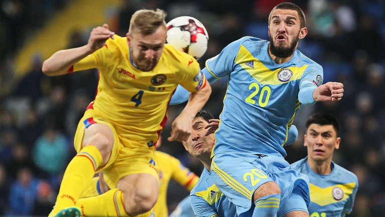 romania-cosmin-moti-kazakhstan-sergei-khiznichenko-world-cup-qualifier_3806475