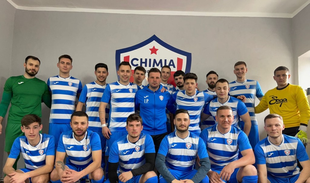 Și-n iarbă și-n birou, acasă, la poalele&nbsp;Făgărașului